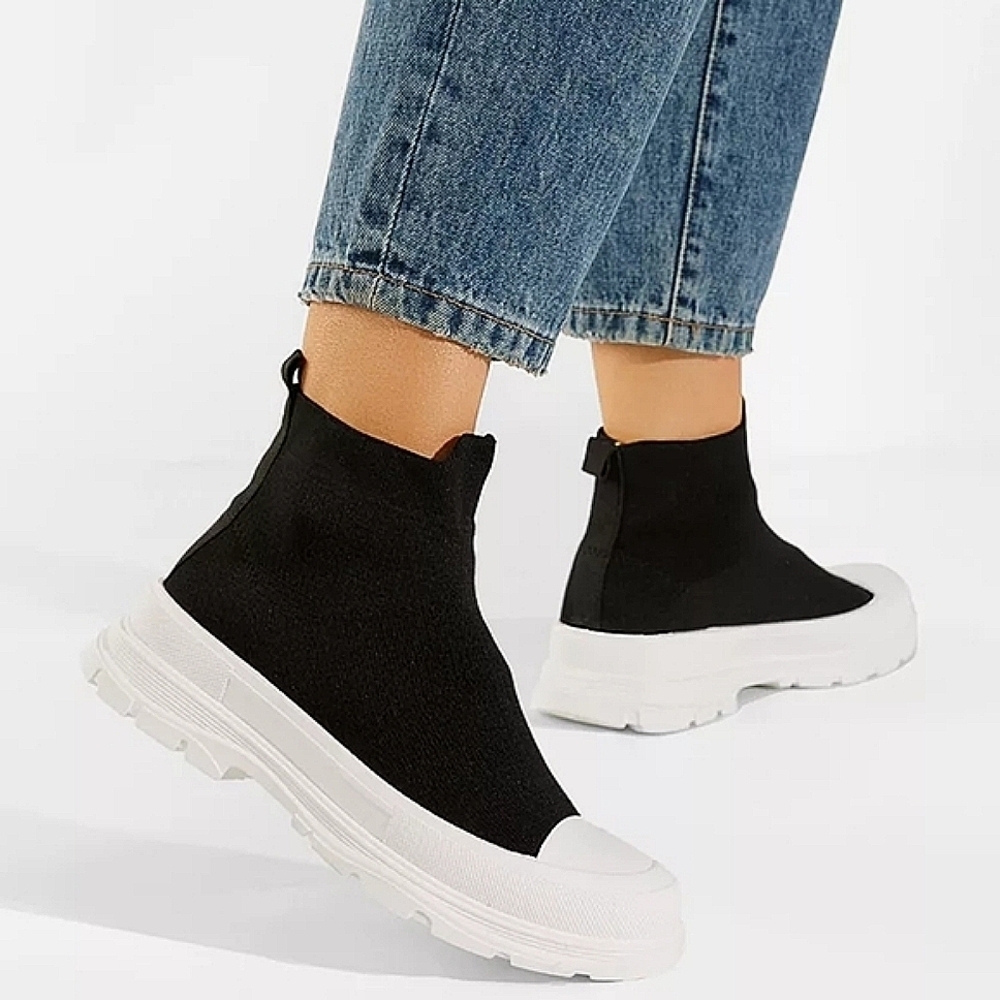 Breathable Soft Knit Boot Trendy Casual Sneakers Size 8.5 🌴✌️